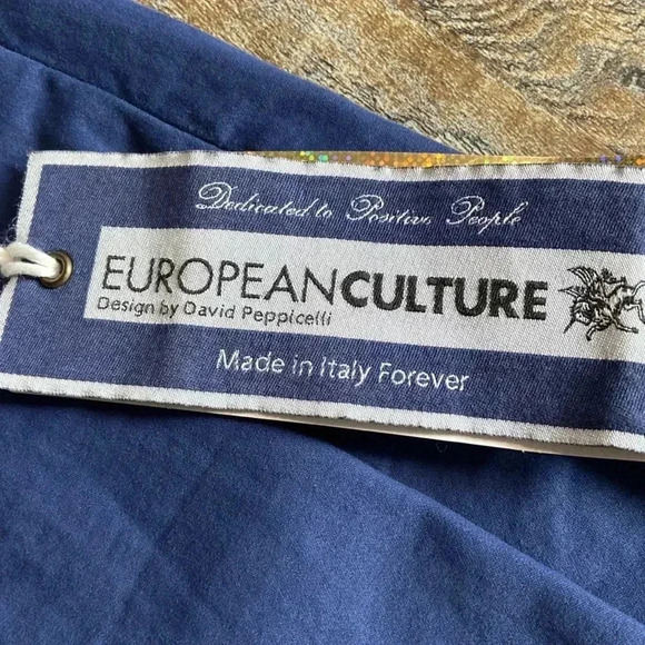 European Culture  | Pleated Wide Leg Pants - Picture 4 of 8